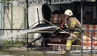 Üsküdar’da baz istasyonu ve depoda çıkan yangın söndürüldü