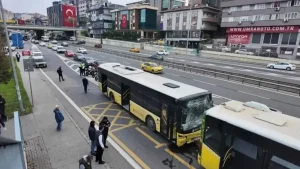 Üsküdar’da durakta otobüs kazası: 4 yaralı